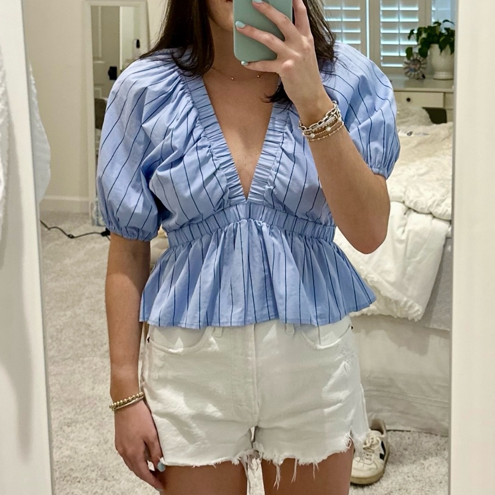 Kendall Lane Blue & White Stripe V-Neck Puff Sleeve Top
